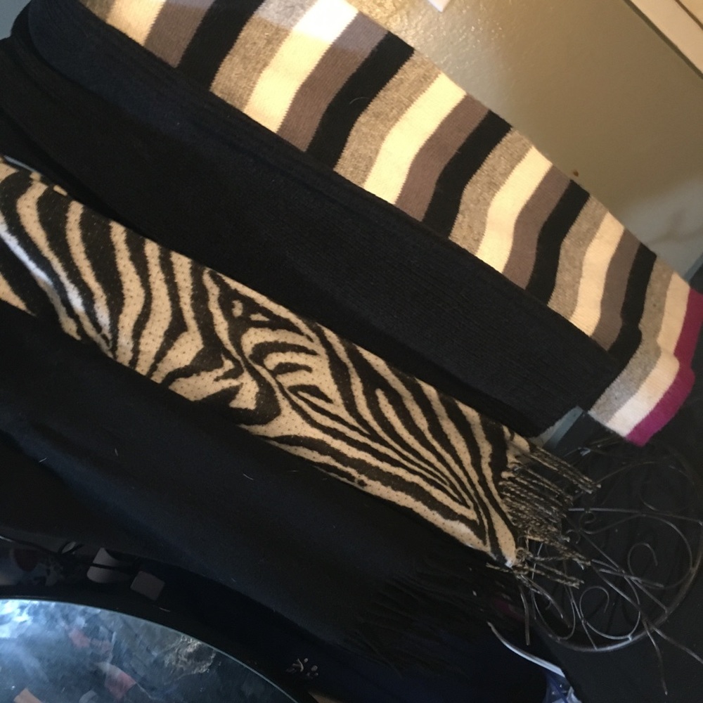 Scarfs - Picture 2 of 2